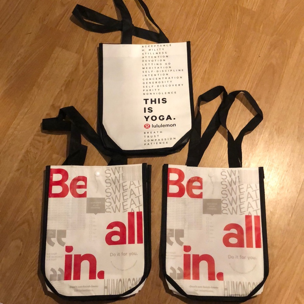 Lululemon reusable shopping bags
